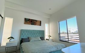 3Bd/3Ba Modern Hollywood Townhouse With Private Rooftop